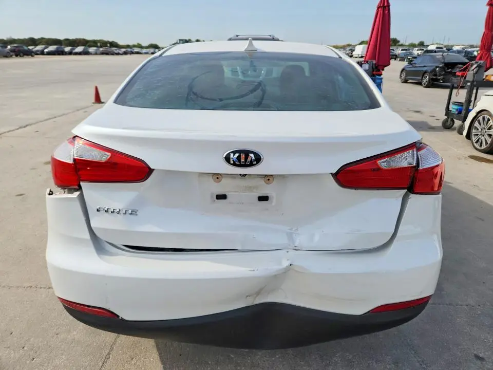 2016 KIA FORTE LX   