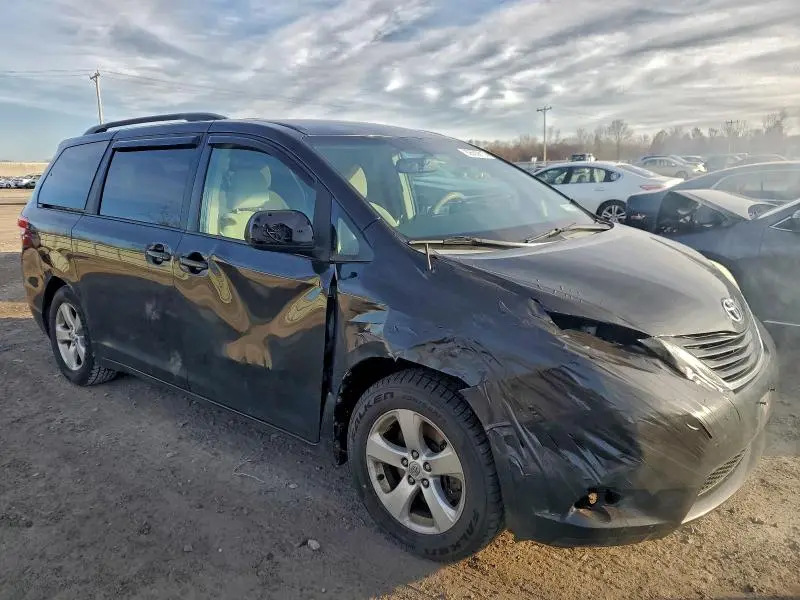 2012 TOYOTA SIENNA LE  