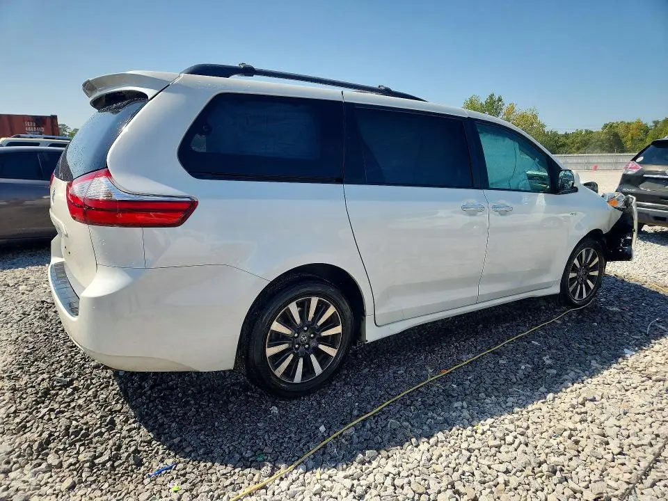 2018 TOYOTA SIENNA XLE 7-PASSENGER  
