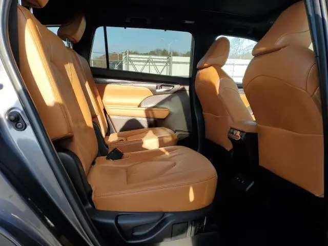 2022 TOYOTA HIGHLANDER PLATINUM  