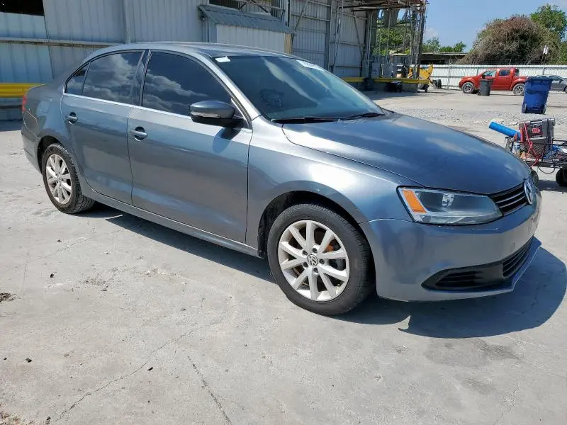 2014 VOLKSWAGEN JETTA SE  