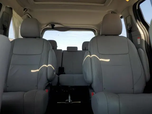 2015 TOYOTA SIENNA XLE  