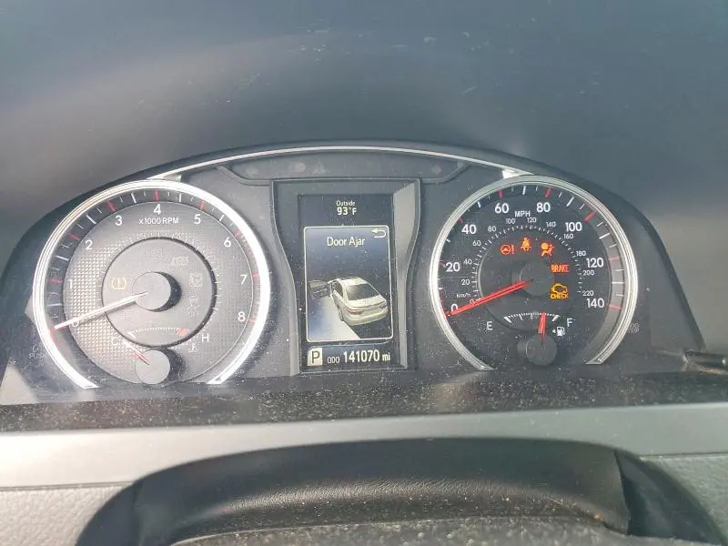 2015 TOYOTA CAMRY SE  