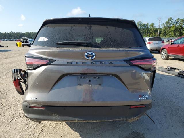 2022 TOYOTA SIENNA XLE