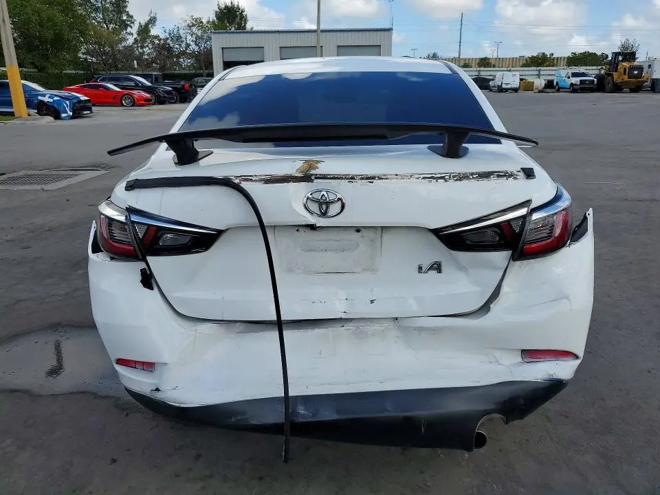 2018 TOYOTA YARIS IA BASE  