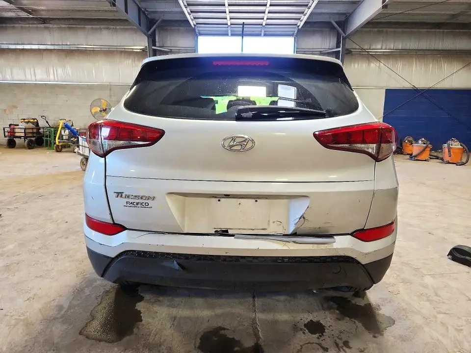 2016 HYUNDAI TUCSON SE  