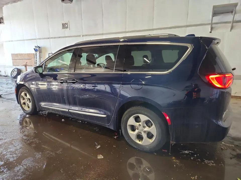 2017 CHRYSLER PACIFICA TOURING L PLUS  