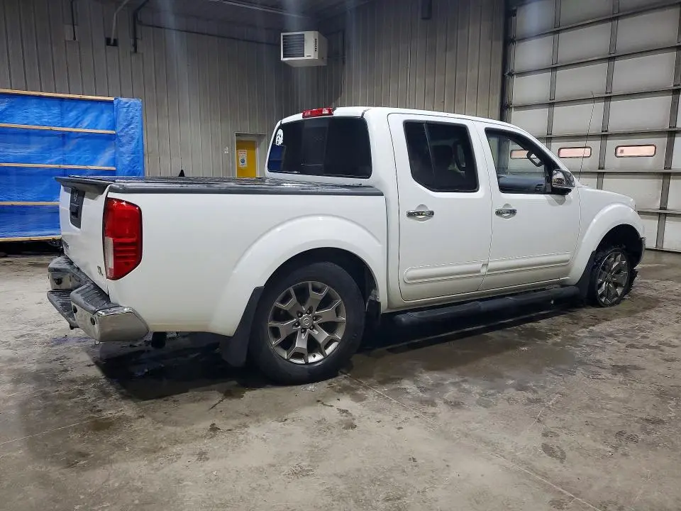 2016 NISSAN FRONTIER SL  