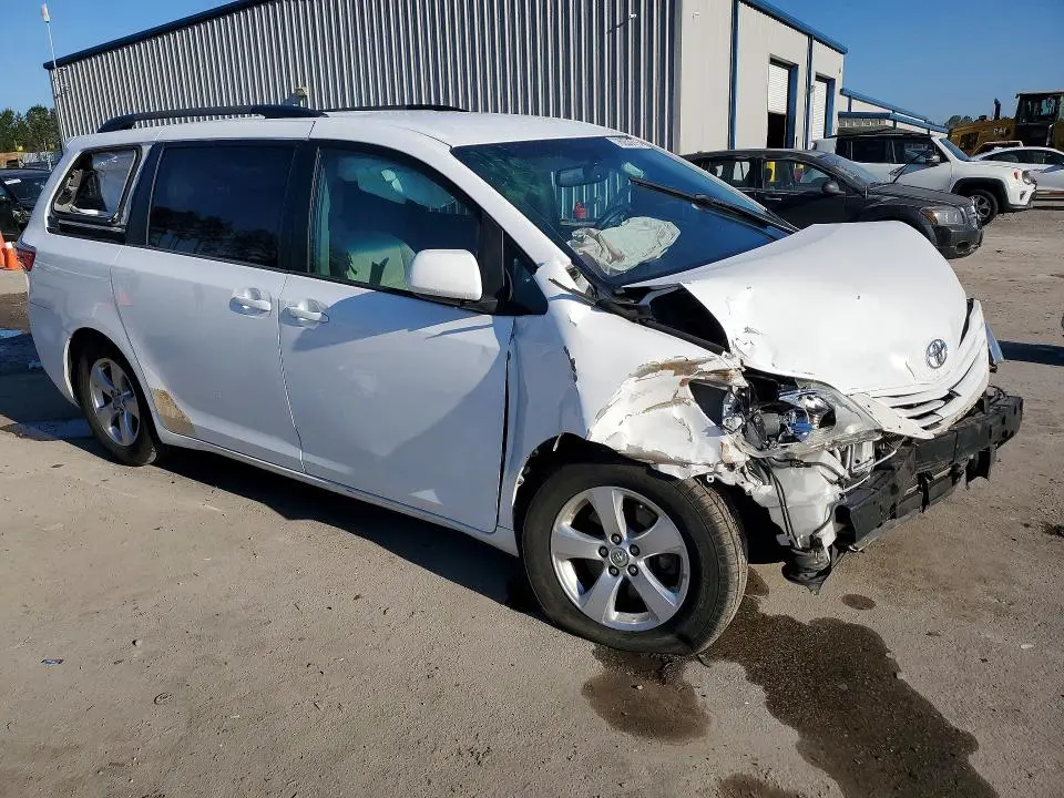 2016 TOYOTA SIENNA LE 8-PASSENGER  