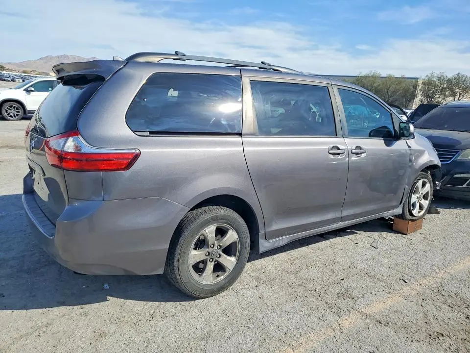2019 TOYOTA SIENNA LE 8-PASSENGER  