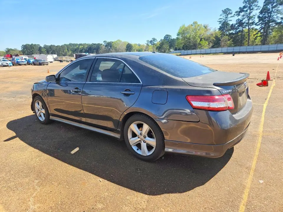 2011 TOYOTA CAMRY SE  