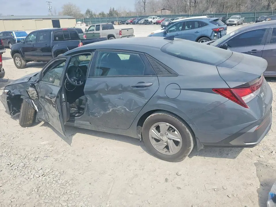 2025 HYUNDAI ELANTRA SE  