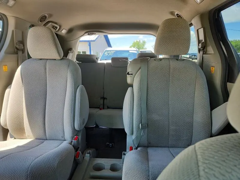 2013 TOYOTA SIENNA LE  