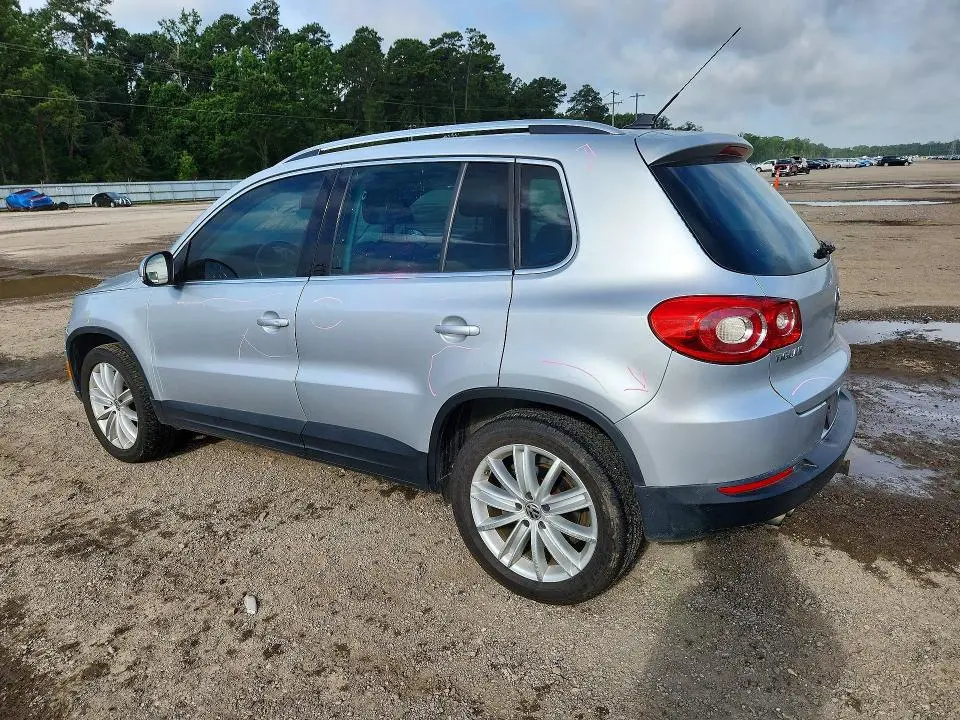 2011 VOLKSWAGEN TIGUAN S  