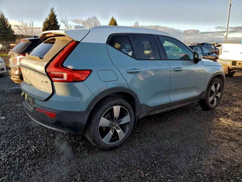 2019 VOLVO XC40 T5 MOMENTUM  