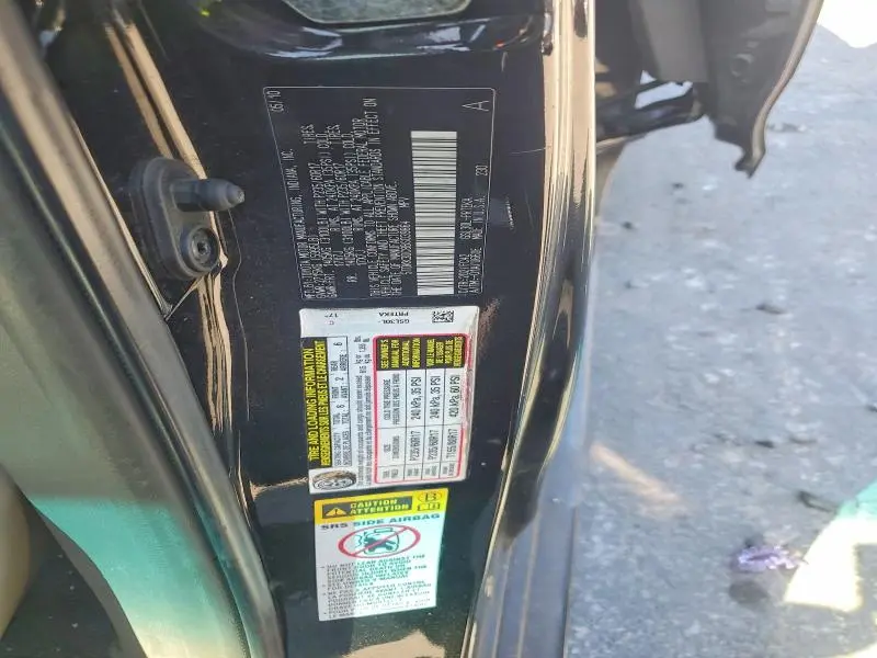 2011 TOYOTA SIENNA LE 8-PASSENGER  