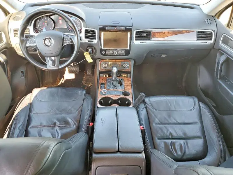 2011 VOLKSWAGEN TOUAREG V6  
