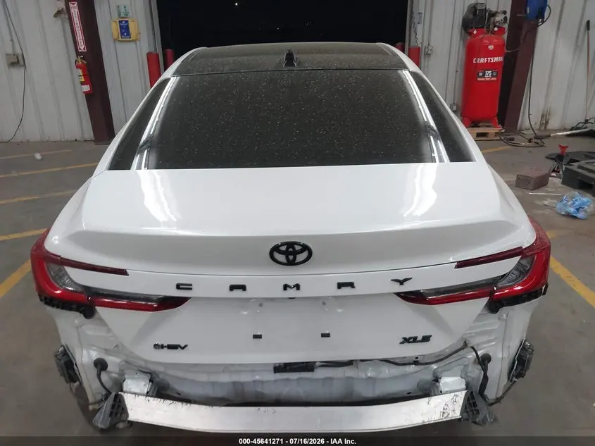 2025 TOYOTA CAMRY XLE