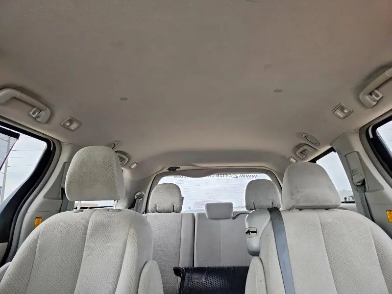 2012 TOYOTA SIENNA LE  