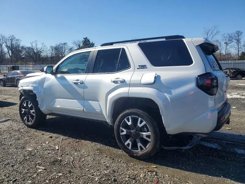 2025 TOYOTA 4RUNNER SR5  