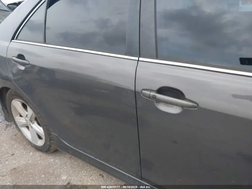 2011 TOYOTA CAMRY SE