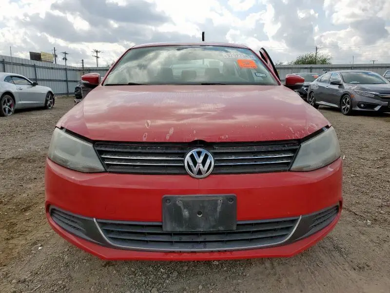 2013 VOLKSWAGEN JETTA SE  