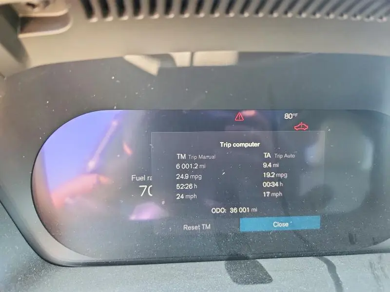 2023 VOLVO XC40 PLUS  