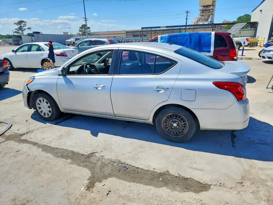 2018 NISSAN VERSA SV  