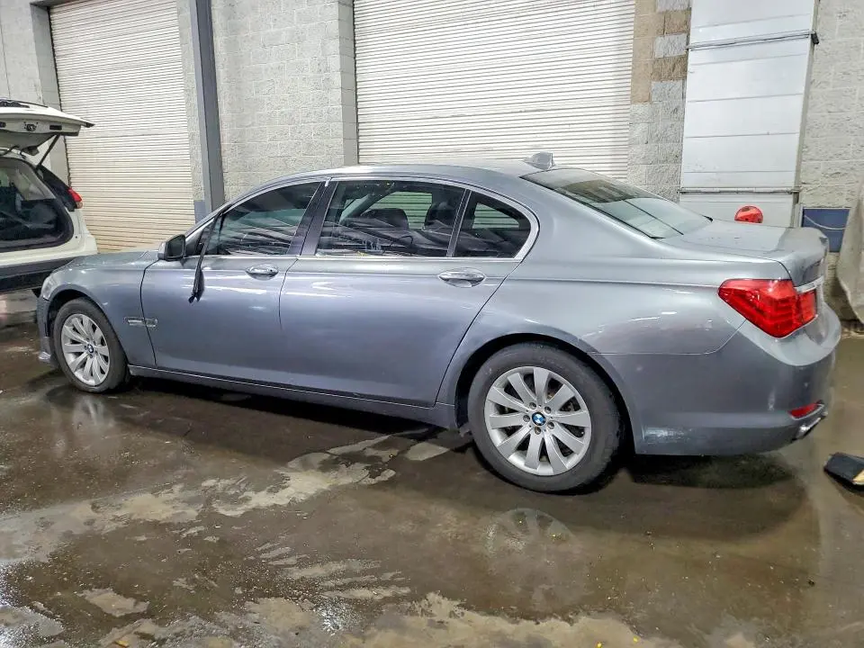 2011 BMW 750   
