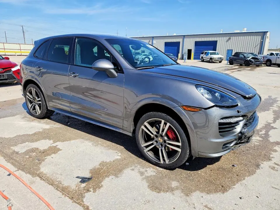 2013 PORSCHE CAYENNE GTS  
