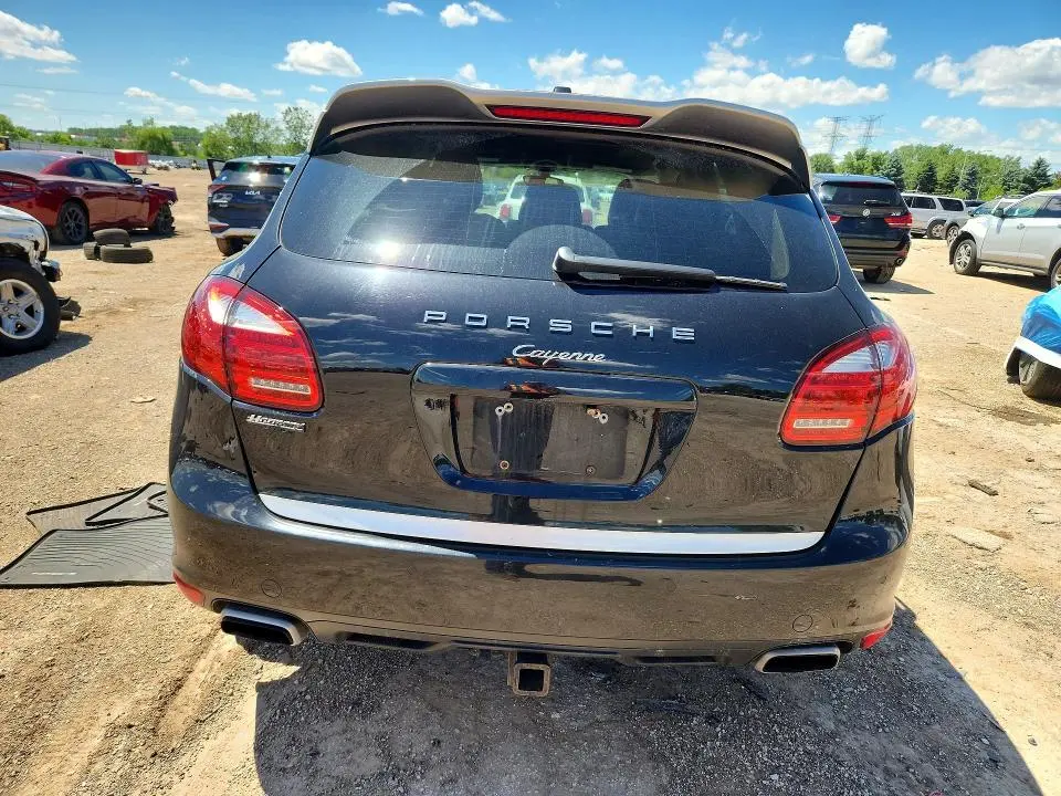 2014 PORSCHE CAYENNE   