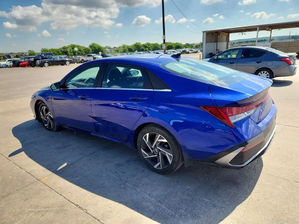 2024 HYUNDAI ELANTRA SEL  