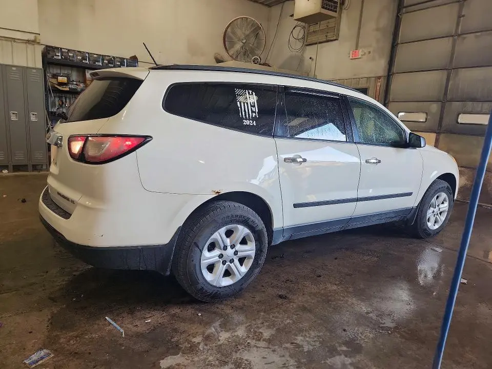 2014 CHEVROLET TRAVERSE LS  