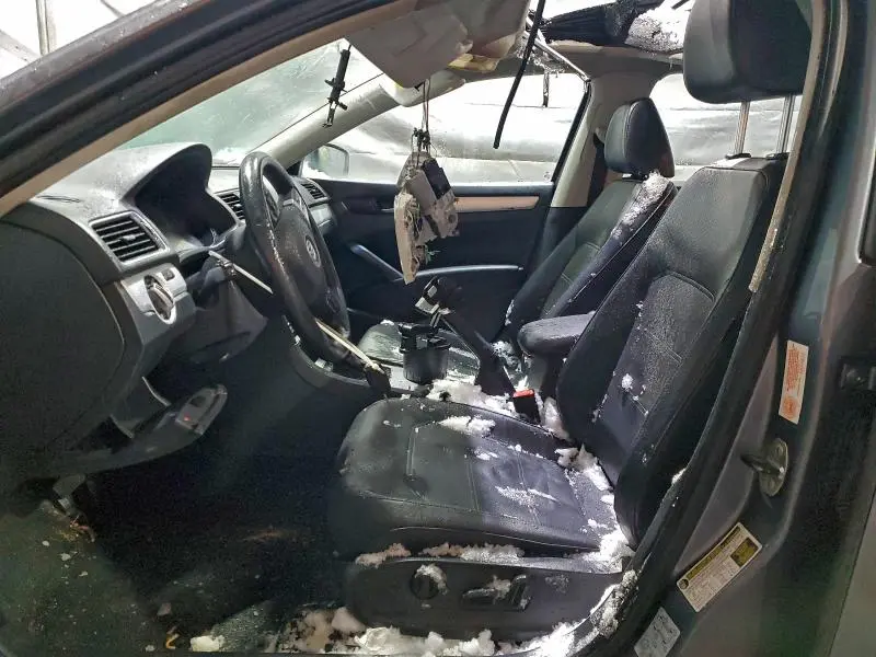 2013 VOLKSWAGEN PASSAT SE  