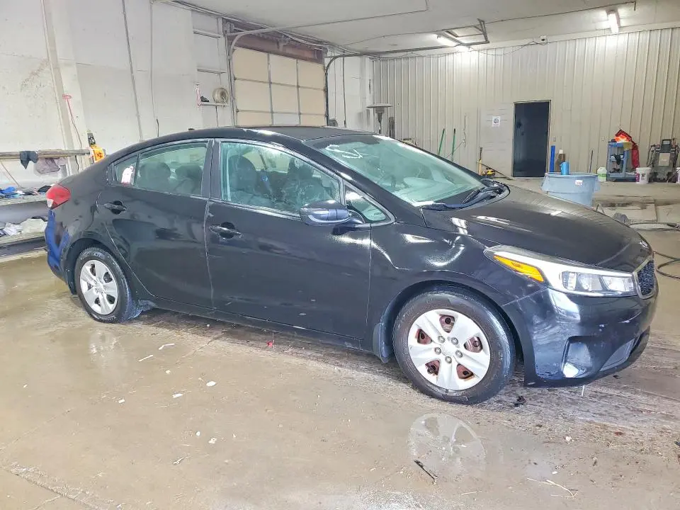 2017 KIA FORTE LX  