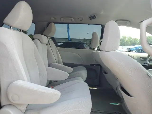 2013 TOYOTA SIENNA LE  