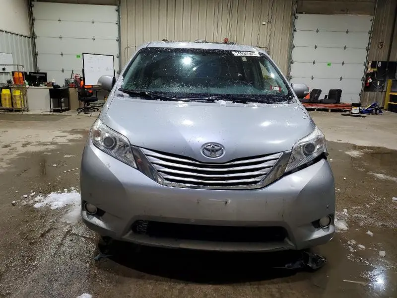 2014 TOYOTA SIENNA XLE  