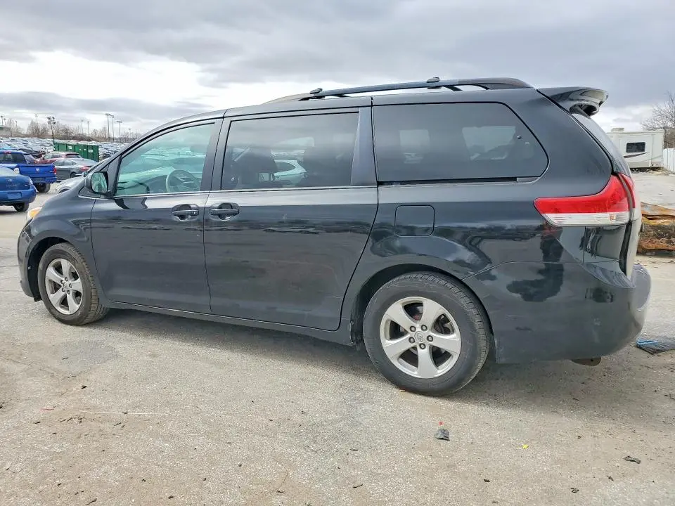 2014 TOYOTA SIENNA LE 8-PASSENGER  
