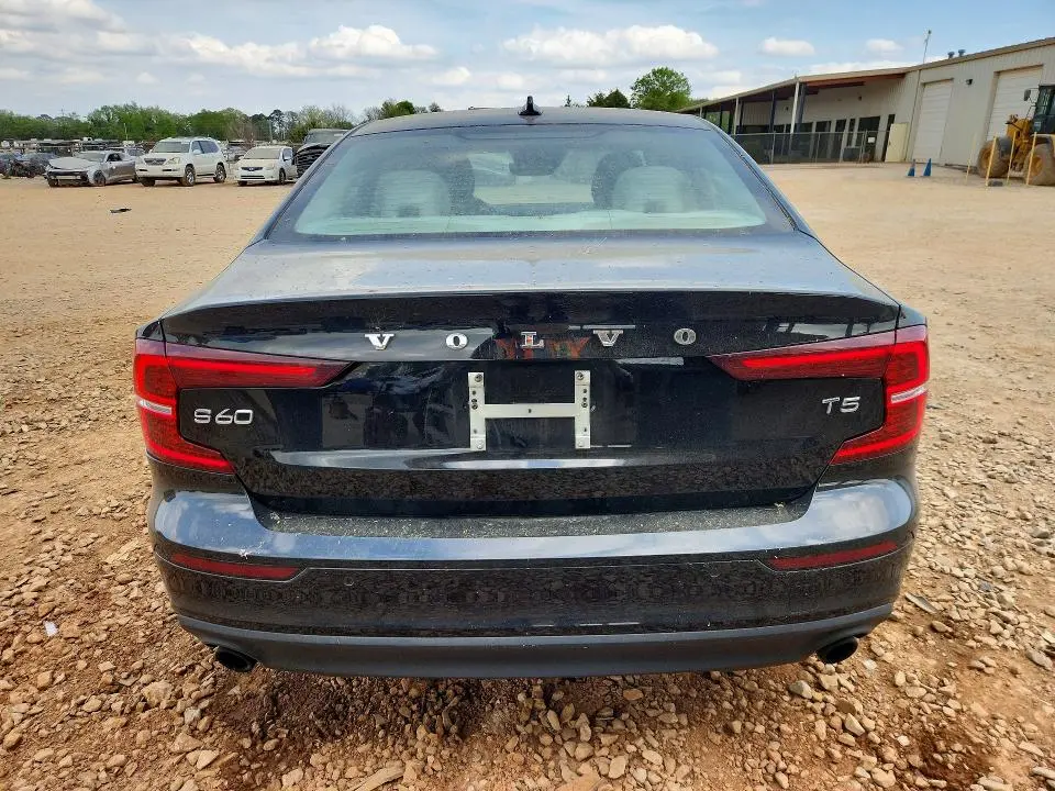 2021 VOLVO S60 T5 MOMENTUM  