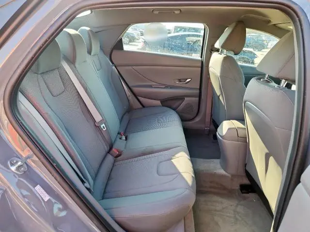 2022 HYUNDAI ELANTRA SE  