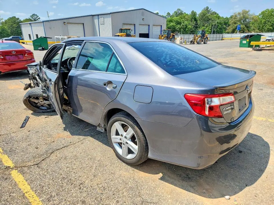 2012 TOYOTA CAMRY SE  