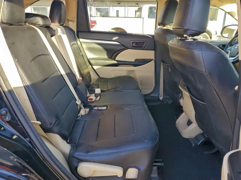 2018 TOYOTA HIGHLANDER LE  