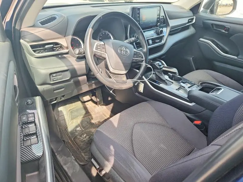 2022 TOYOTA HIGHLANDER LE  