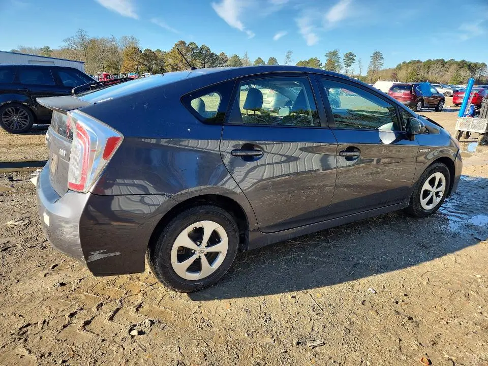 2013 TOYOTA PRIUS ONE  