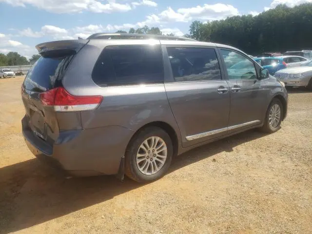 2012 TOYOTA SIENNA XLE  