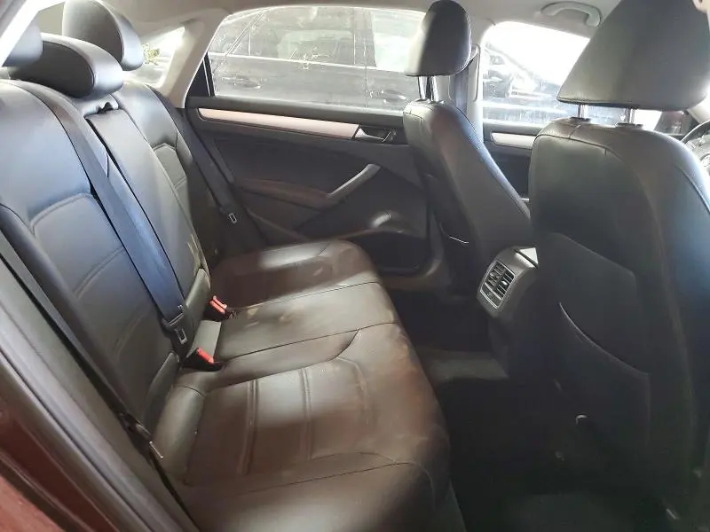 2013 VOLKSWAGEN PASSAT SE  