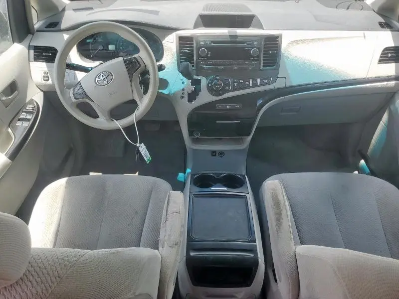 2014 TOYOTA SIENNA LE  