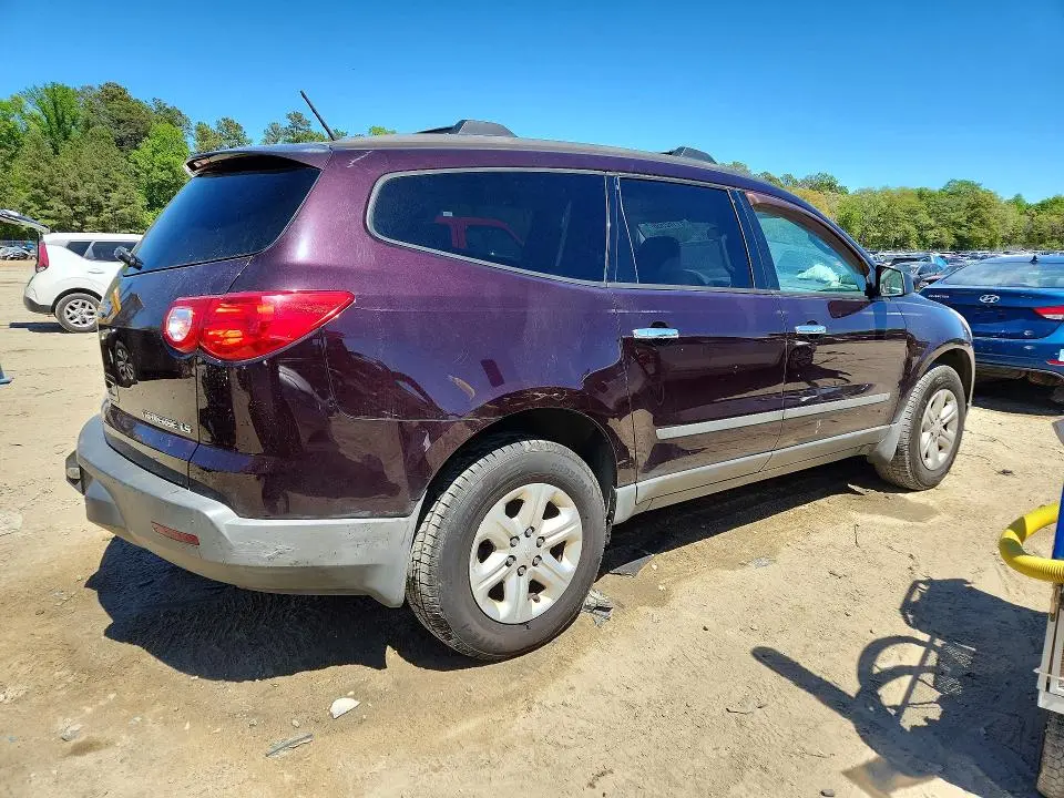 2010 CHEVROLET TRAVERSE LS  