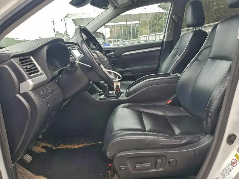 2017 TOYOTA HIGHLANDER SE  