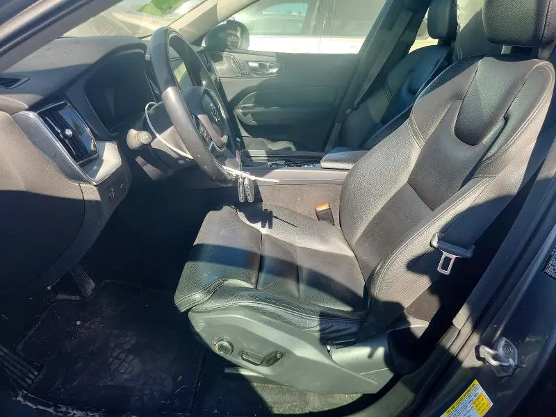 2019 VOLVO XC60 T5  